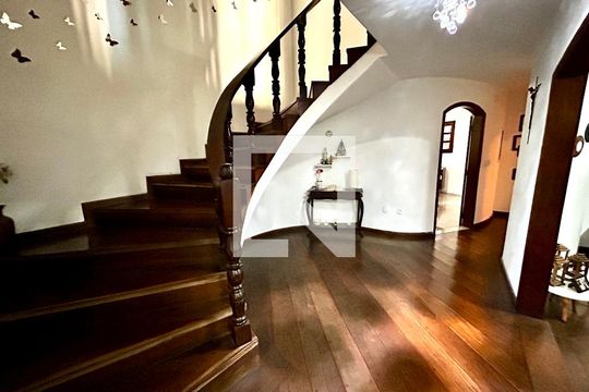 Entrada de casa para alugar com 6 quartos, 500m² em Gopouva, Guarulhos