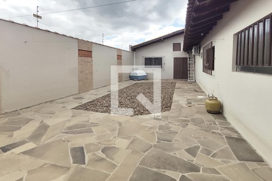 Quintal de casa para alugar com 2 quartos, 58m² em Feitoria, São Leopoldo