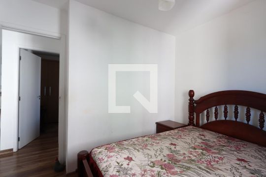 Quarto 1 de apartamento para alugar com 2 quartos, 50m² em Vila Antonieta, São Paulo