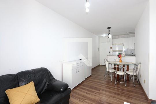 Sala de apartamento para alugar com 2 quartos, 50m² em Vila Antonieta, São Paulo