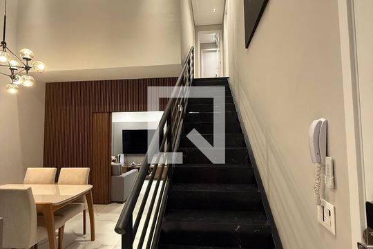 Escada de apartamento para alugar com 2 quartos, 110m² em Cambuí, Campinas