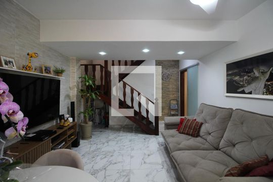 Sala de casa à venda com 3 quartos, 135m² em Taquara, Rio de Janeiro
