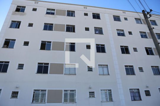 Plaquinha  de apartamento para alugar com 2 quartos, 46m² em Califórnia, Contagem