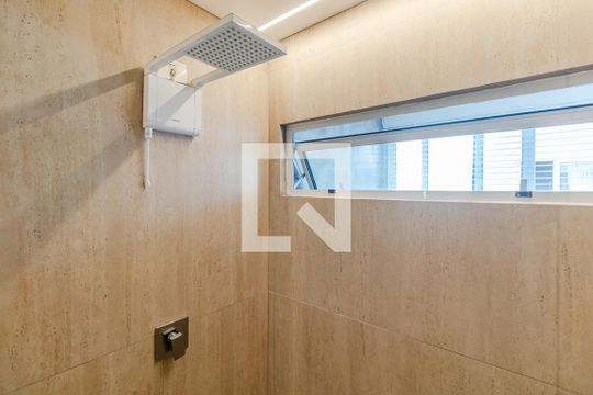 Banheiro de apartamento para alugar com 1 quarto, 70m² em Pinheiros, São Paulo