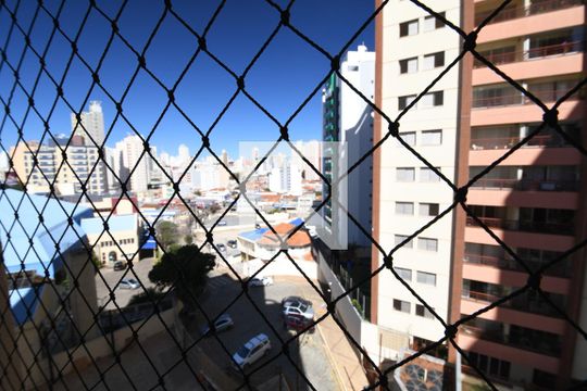 Sala - Vista de apartamento à venda com 3 quartos, 150m² em Centro, Campinas