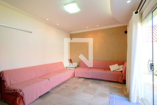 Sala de TV de casa para alugar com 5 quartos, 357m² em Esplanada, Belo Horizonte