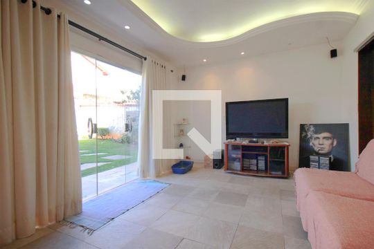 Sala de TV de casa à venda com 5 quartos, 357m² em Esplanada, Belo Horizonte
