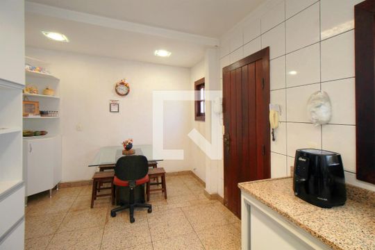 Cozinha de casa para alugar com 5 quartos, 357m² em Esplanada, Belo Horizonte