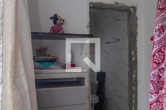 Suíte de casa à venda com 4 quartos, 300m² em Menino Deus, Porto Alegre