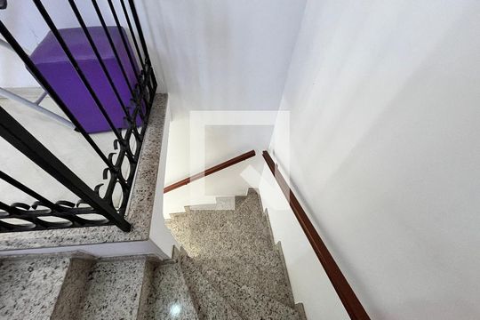 Escada p/ Terceiro andar de casa de condomínio à venda com 3 quartos, 85m² em Imirim, São Paulo