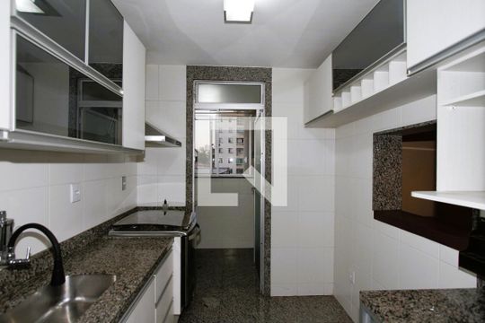 Cozinha de apartamento à venda com 3 quartos, 64m² em Cinquentenario, Belo Horizonte