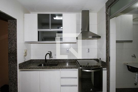 Cozinha de apartamento à venda com 3 quartos, 64m² em Cinquentenario, Belo Horizonte
