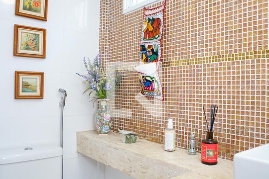 Lavabo de casa para alugar com 4 quartos, 400m² em Santa Rosa, Niterói