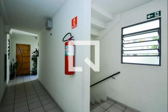 Hall de entrada de apartamento à venda com 2 quartos, 52m² em Vila Bremen, Guarulhos