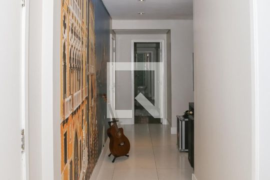 Corredor de apartamento para alugar com 3 quartos, 122m² em Perdizes, São Paulo
