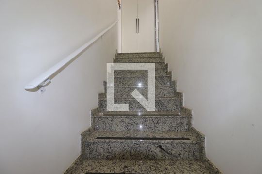 Escada de apartamento à venda com 2 quartos, 106m² em Vila Príncipe de Gales, Santo André