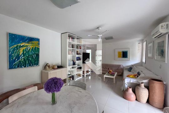 Sala de casa de condomínio para alugar com 3 quartos, 658m² em Vargem Grande, Rio de Janeiro
