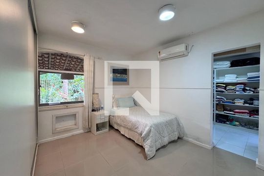 Suíte 1 de casa de condomínio para alugar com 3 quartos, 658m² em Vargem Grande, Rio de Janeiro
