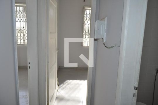 Corredor de apartamento para alugar com 2 quartos, 50m² em Engenho de Dentro, Rio de Janeiro