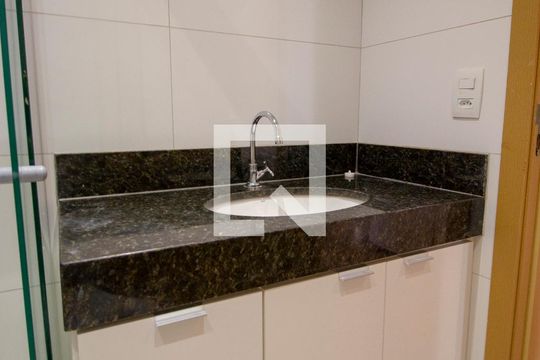 Banheiro de apartamento à venda com 1 quarto, 25m² em Asa Sul, Brasília