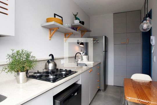 Cozinha + Área de Serviço de apartamento à venda com 1 quarto, 34m² em Higienópolis, Porto Alegre