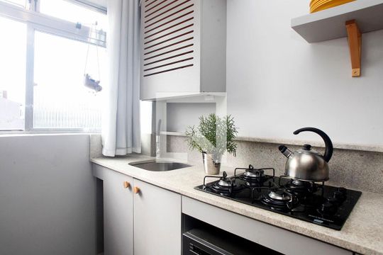 Cozinha + Área de Serviço de apartamento à venda com 1 quarto, 34m² em Higienópolis, Porto Alegre