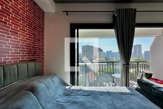 Quarto de kitnet/studio para alugar com 0 quarto, 28m² em Santo Amaro, São Paulo