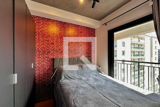Quarto de kitnet/studio para alugar com 0 quarto, 28m² em Santo Amaro, São Paulo