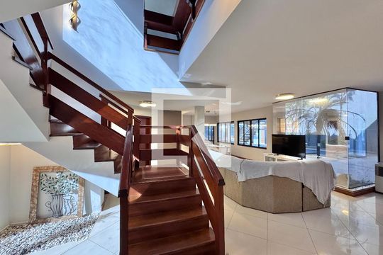 Sala de casa de condomínio à venda com 4 quartos, 550m² em Recreio dos Bandeirantes, Rio de Janeiro
