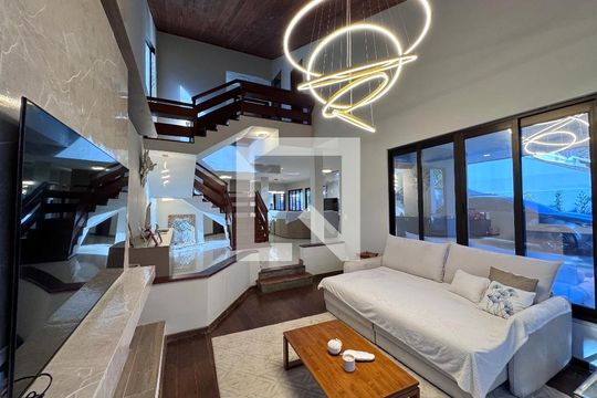 Sala de casa de condomínio à venda com 4 quartos, 550m² em Recreio dos Bandeirantes, Rio de Janeiro