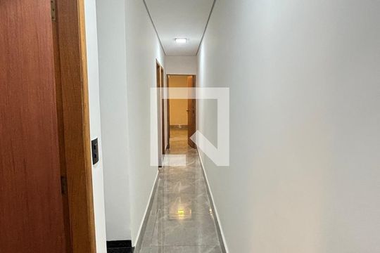 Corredor de casa à venda com 3 quartos, 170m² em Utinga, Santo André
