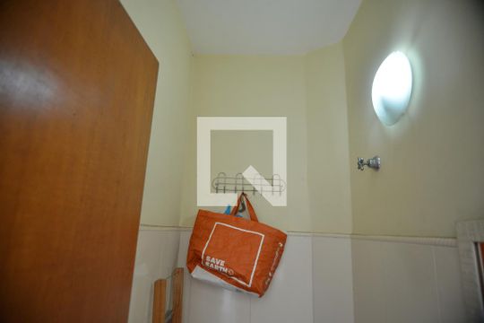 Banheiro de serviço de casa à venda com 2 quartos, 160m² em Vila Helena, Santo André