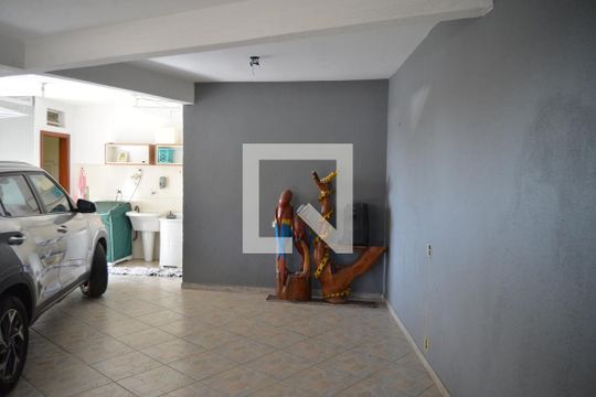 Garagem de casa à venda com 2 quartos, 160m² em Vila Helena, Santo André