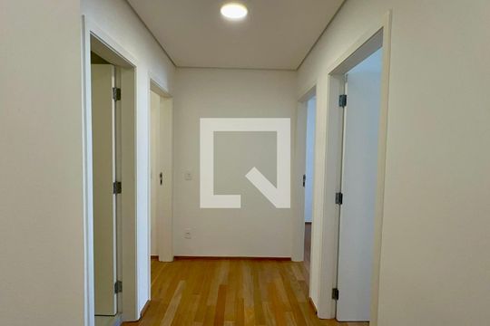 Corredor de apartamento à venda com 3 quartos, 134m² em Cerqueira César, São Paulo
