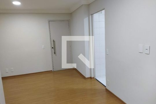 Sala de apartamento para alugar com 2 quartos, 50m² em Parque Maria Domitila, São Paulo