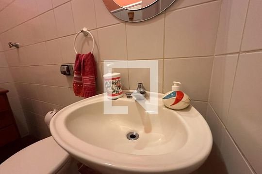 Lavabo da Sala 2 de casa à venda com 3 quartos, 218m² em Água Branca, São Paulo
