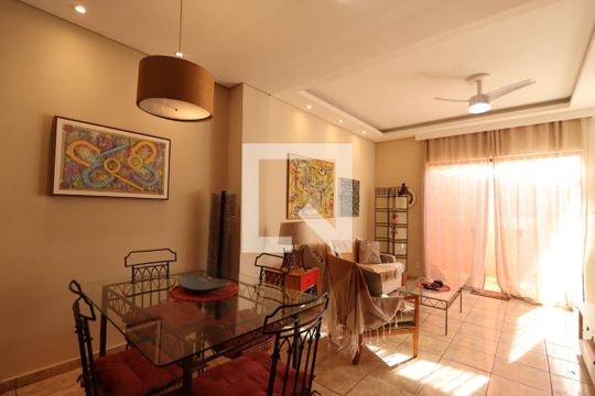 Sala de casa para alugar com 2 quartos, 120m² em Centro, Ribeirão Preto