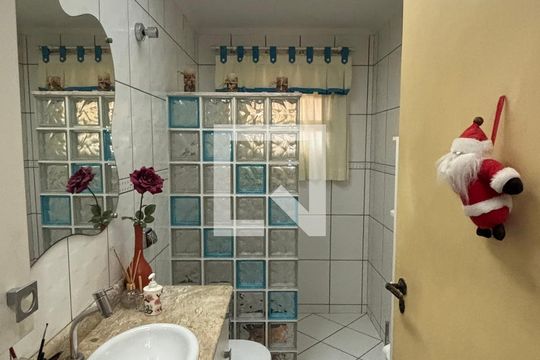Banheiro de casa para alugar com 3 quartos, 198m² em Jardim Ipanema, Santo André
