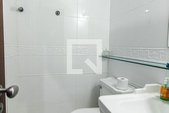 Banheiro Social de kitnet/studio para alugar com 1 quarto, 27m² em Centro, Pinhais