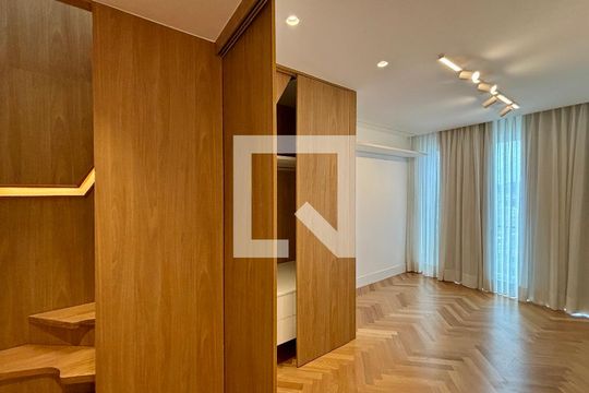 Sala 1 de apartamento à venda com 2 quartos, 165m² em Humaitá, Rio de Janeiro