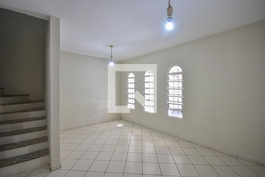 Sala de casa para alugar com 3 quartos, 90m² em Jardim Caner, Taboão da Serra