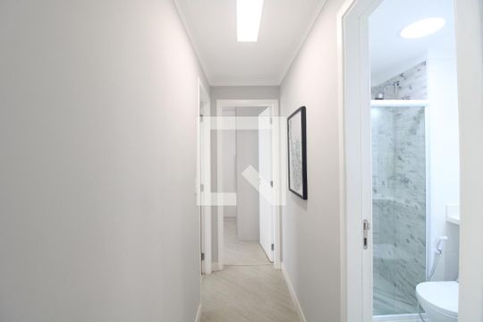 Corredor de apartamento à venda com 2 quartos, 61m² em Vila Isa, São Paulo