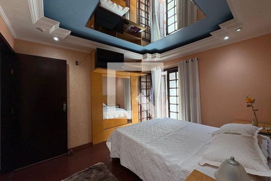 Suite de casa à venda com 3 quartos, 183m² em Parque Gerassi, Santo André