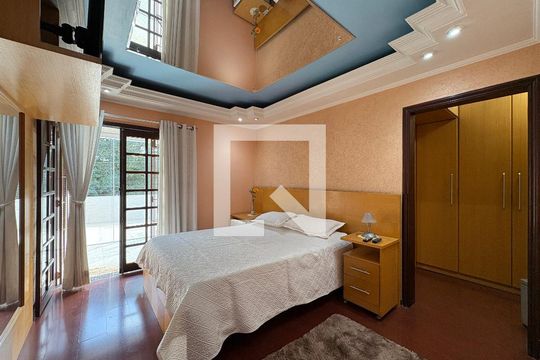 Suite de casa à venda com 3 quartos, 183m² em Parque Gerassi, Santo André