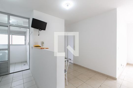 Sala de apartamento à venda com 2 quartos, 68m² em Vila Carmosina, São Paulo