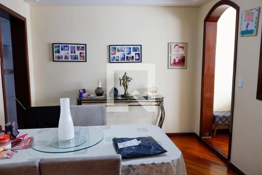Sala de casa à venda com 4 quartos, 250m² em Jaguaribe, Osasco