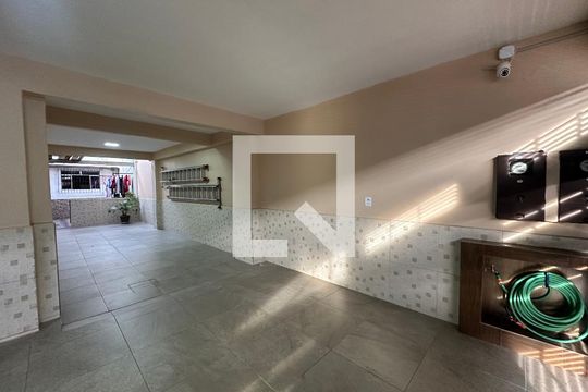 Quintal de casa para alugar com 3 quartos, 250m² em Jardim Belval, Barueri