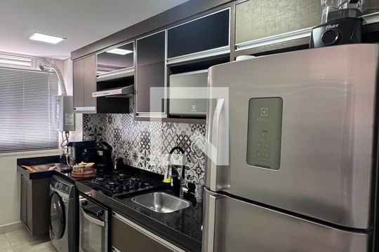 Cozinha de apartamento à venda com 2 quartos, 55m² em Vila Satúrnia, Campinas