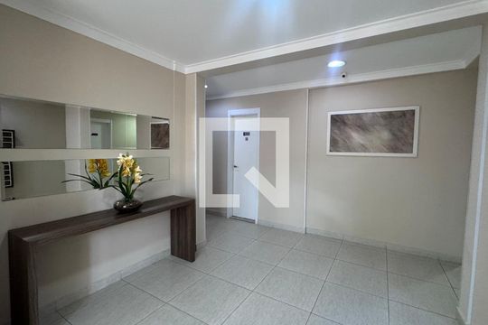 Hall de entrada de apartamento à venda com 2 quartos, 55m² em Vila Satúrnia, Campinas