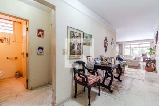 Entrada de casa para alugar com 3 quartos, 297m² em Alto de Pinheiros, São Paulo
